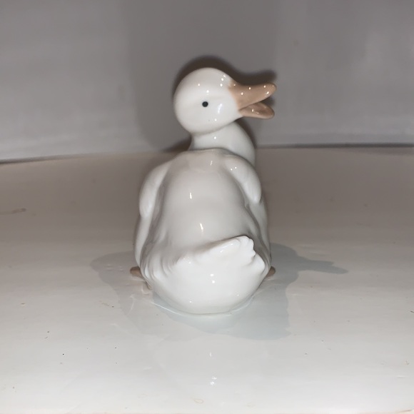 Nao by Lladro Duck Goose Looking Back Porcelain Figurine - Picture 4 of 9